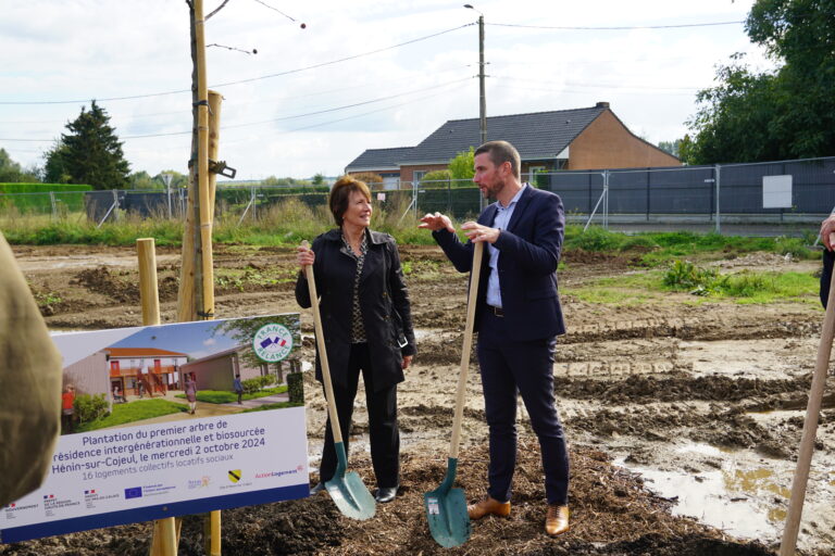 🌳 Coup d’envoi pour notre projet à Hénin-sur-Cojeul avec la plantation du tout premier arbre !